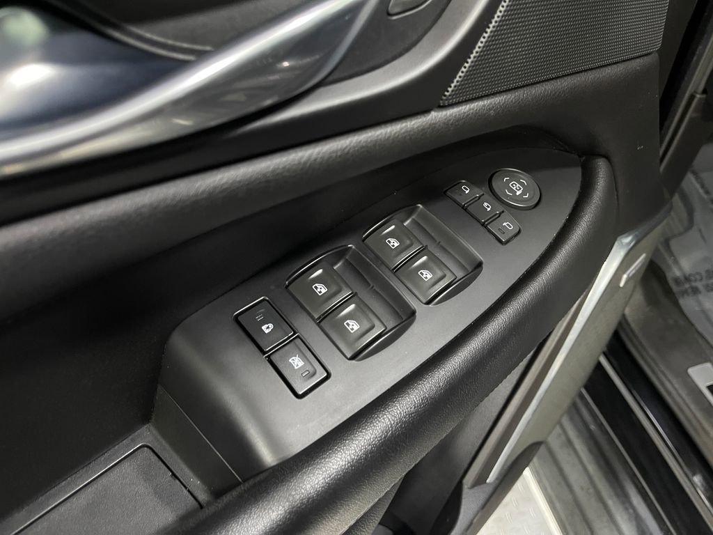 Used 2018 Cadillac Escalade Luxury image 16