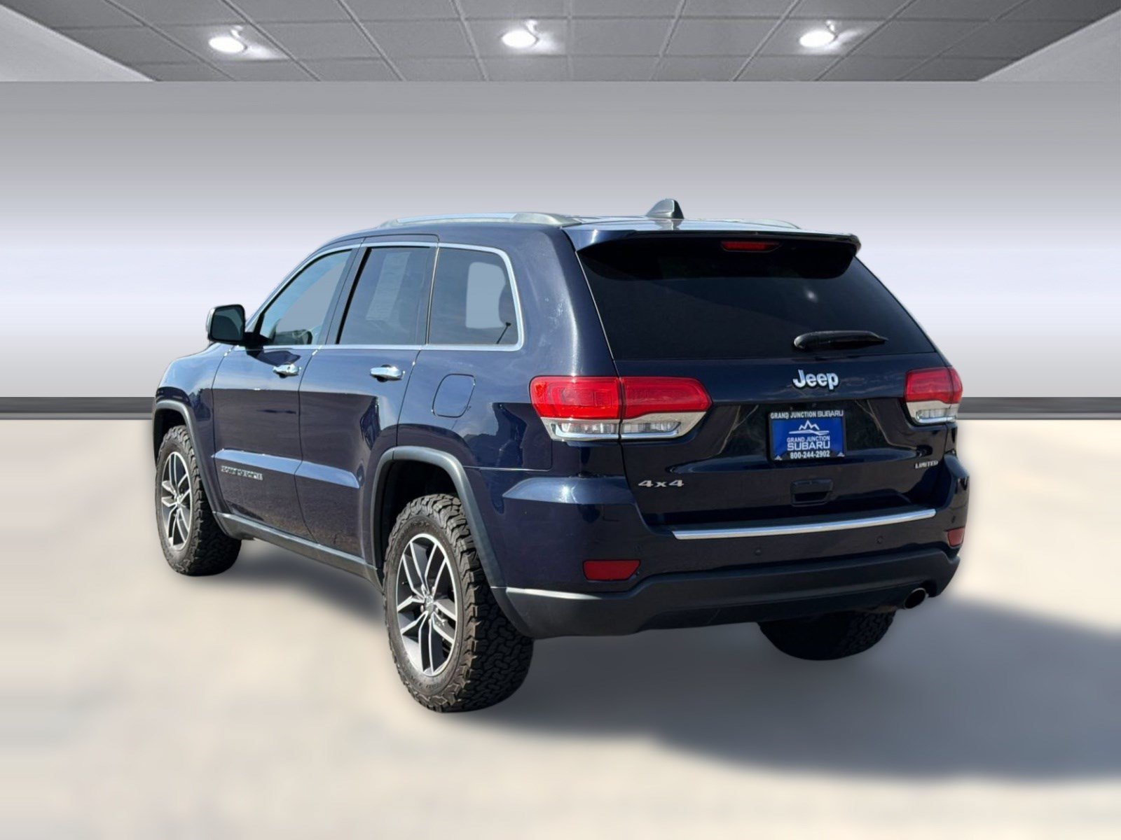 Used 2018 Jeep Grand Cherokee Limited AWD/4WD image 3