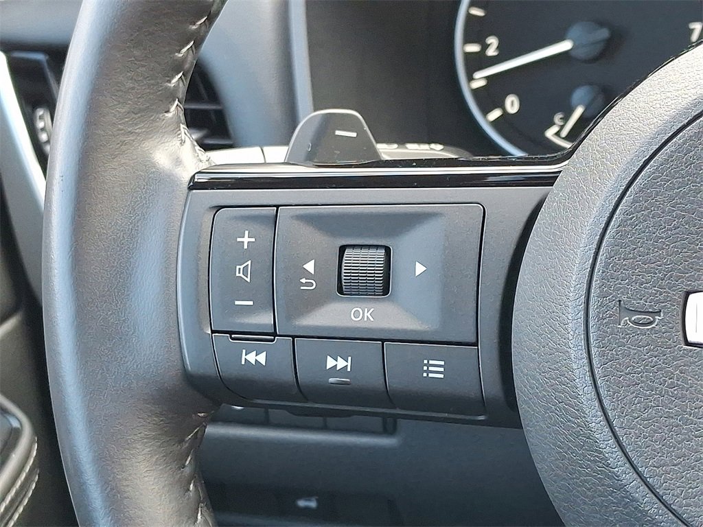 Used 2023 Nissan Rogue SL w/ SL Premium Package image 9