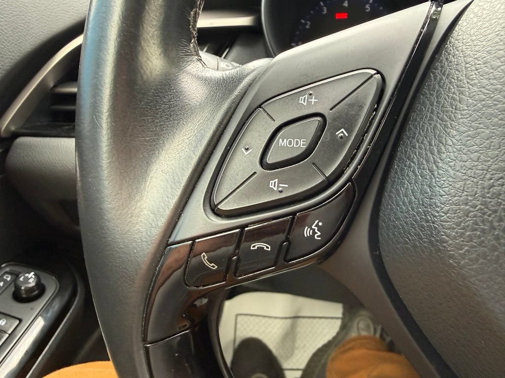 Used 2019 Toyota C-HR XLE FWD image 44