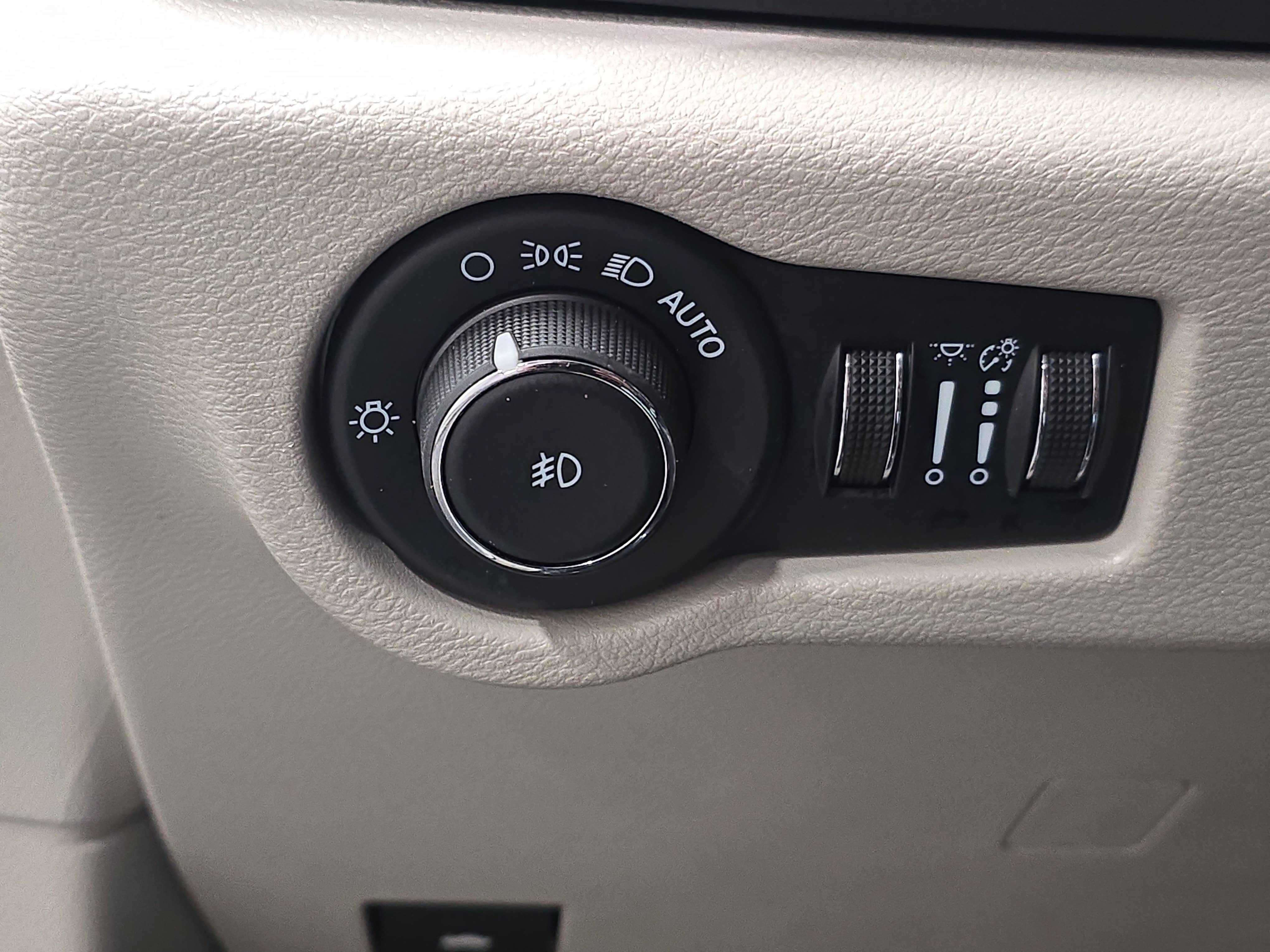 Used 2024 Chrysler Pacifica Touring-L image 22