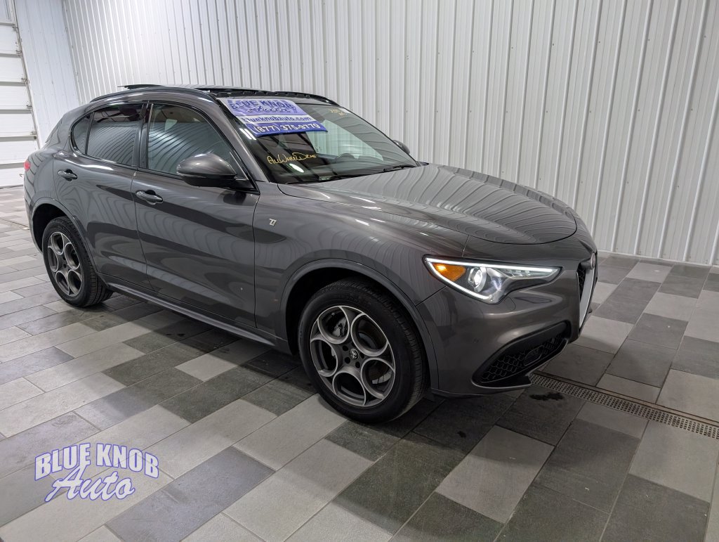 Used 2023 Alfa Romeo Stelvio Ti AWD/4WD image 5