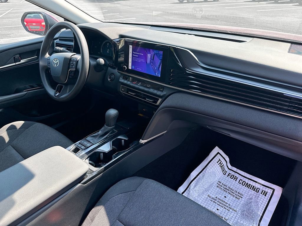 Used 2025 Toyota Camry LE image 33