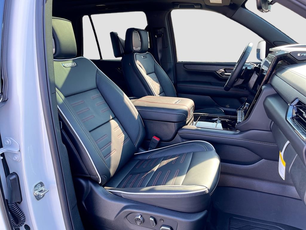 Used 2025 GMC Yukon AT4 Ultimate w/ LPO, Floor Liner Package AWD/4WD image 36