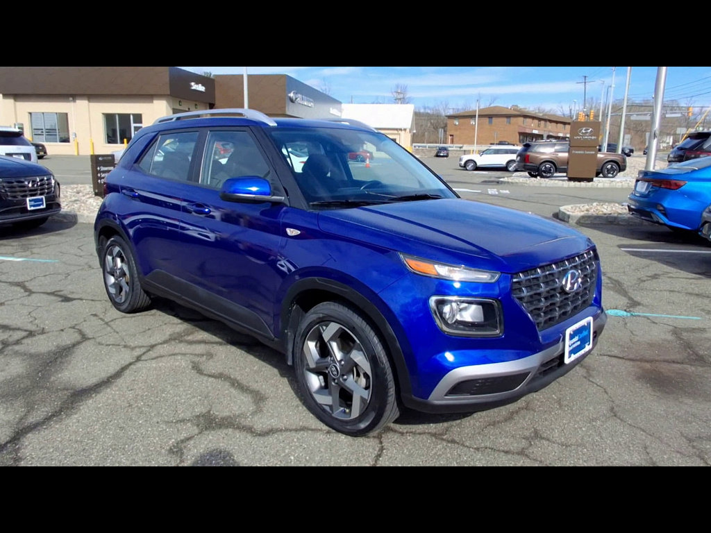 Certified 2022 Hyundai Venue SEL image 2