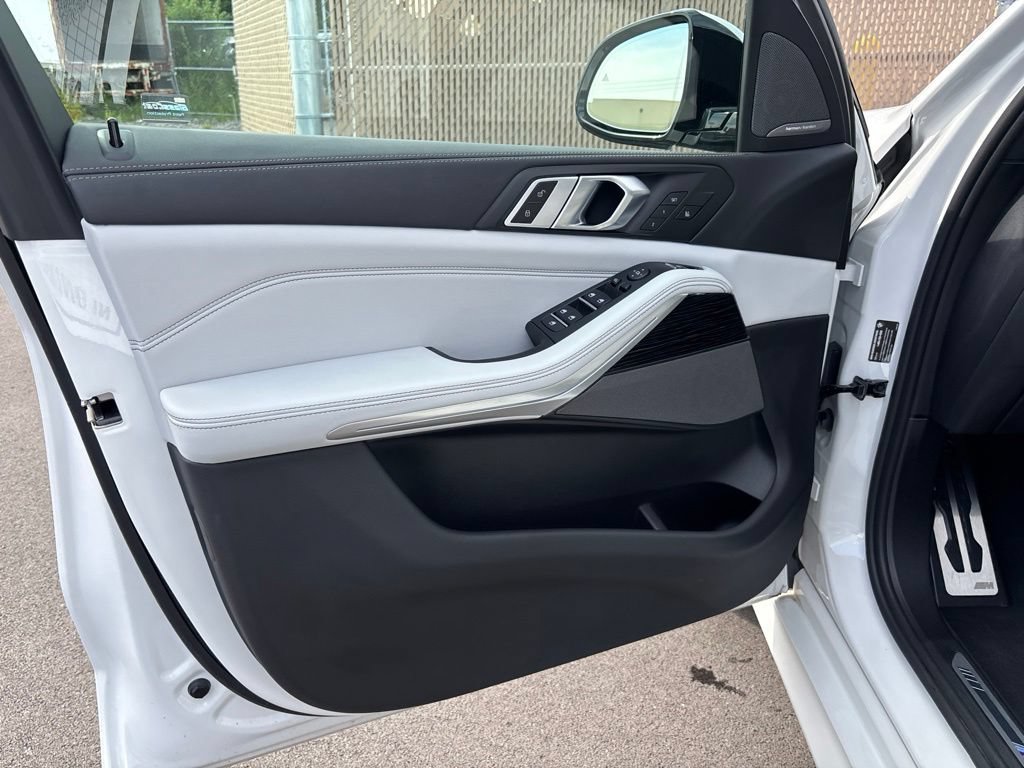 Used 2024 BMW X5 xDrive40i w/ M Sport Package AWD/4WD image 20