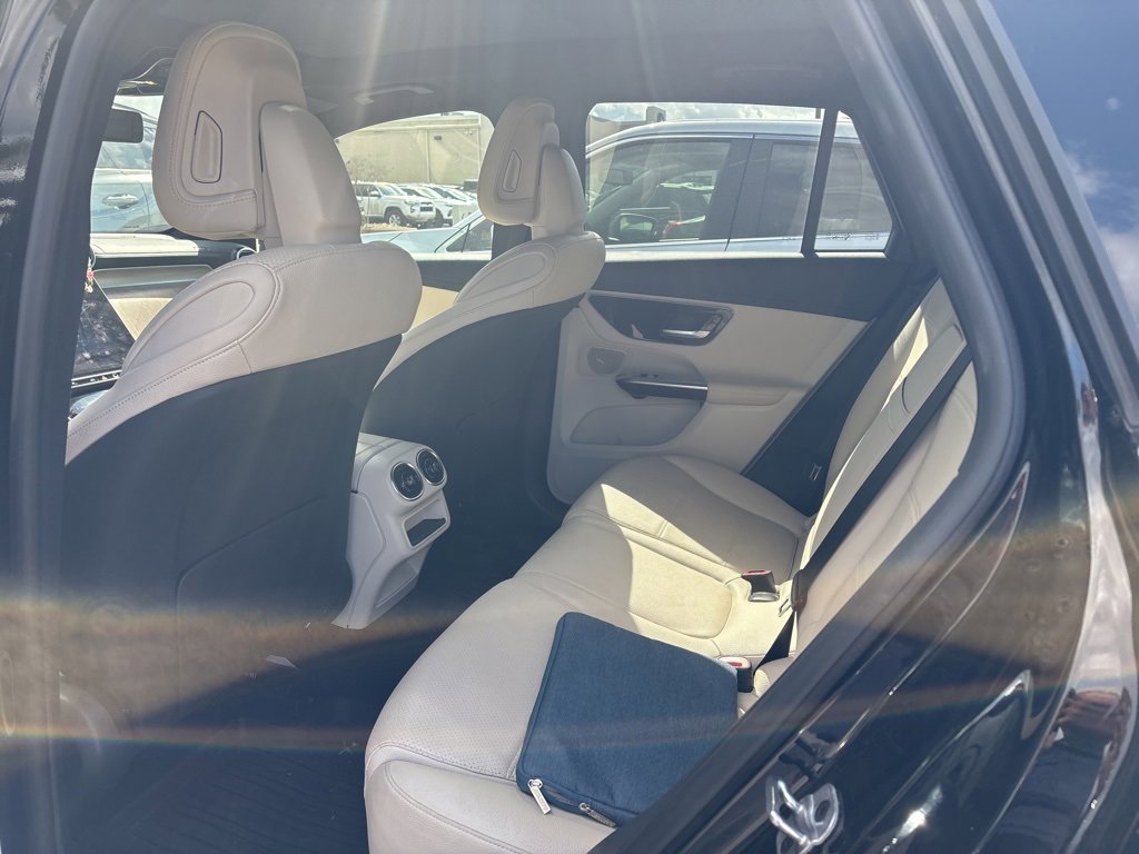 Used 2024 Mercedes-Benz GLC 300 4MATIC image 17