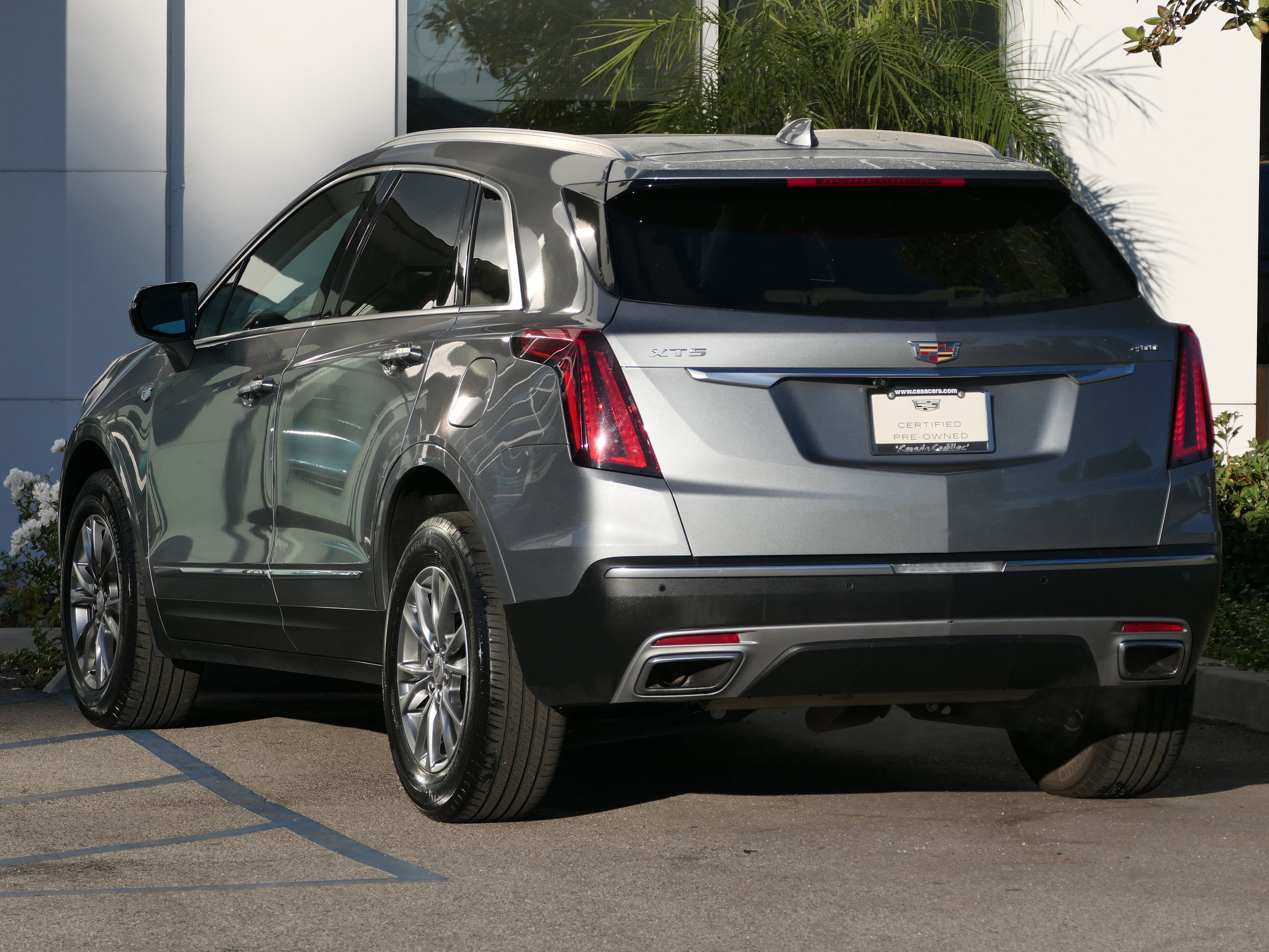 Certified 2023 Cadillac XT5 Premium Luxury image 3