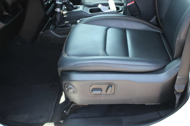 Used 2024 Jeep Wrangler Unlimited Sahara w/ Technology Group AWD/4WD image 21