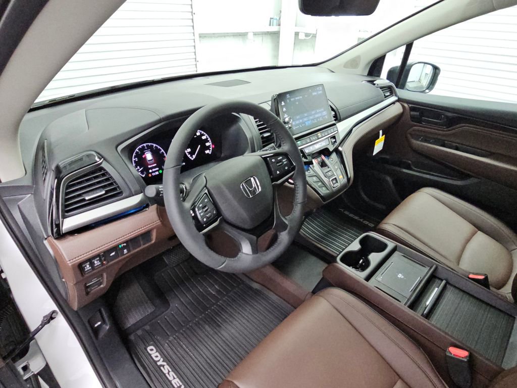 New 2026 Honda Odyssey Touring image 11