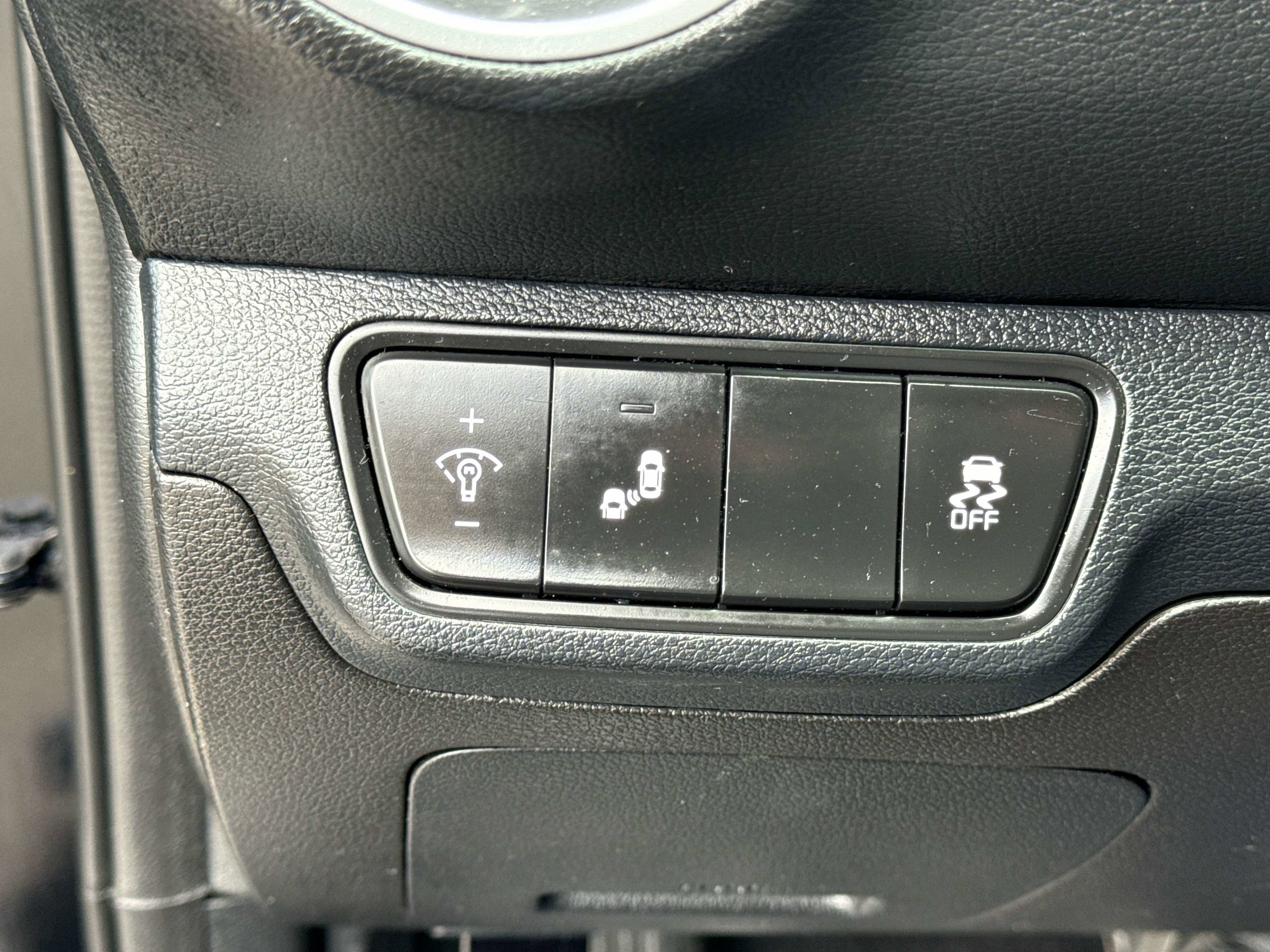 Used 2023 Kia Forte LXS w/ LXS Technology Package FWD image 24