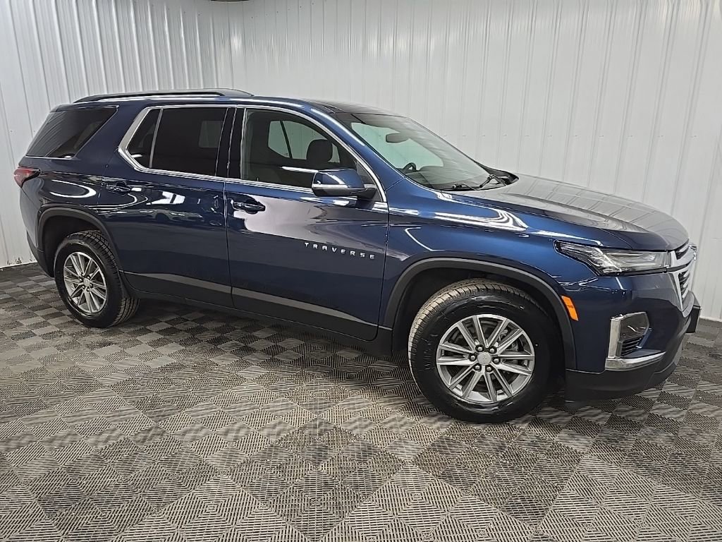 Used 2023 Chevrolet Traverse LT image 1