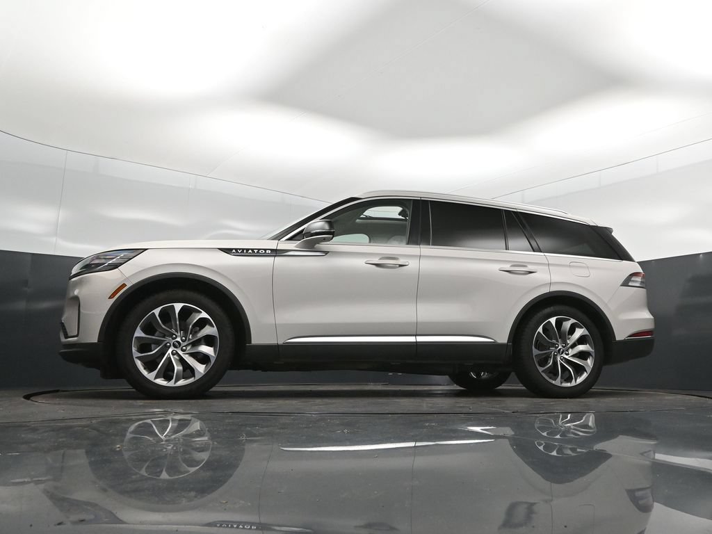 Used 2025 Lincoln Aviator Reserve w/ Luxury Package RWD image 39