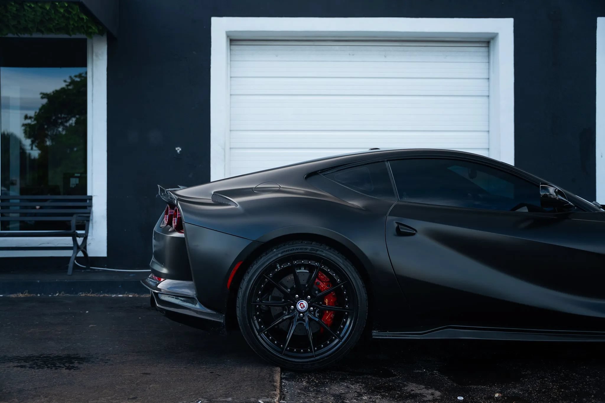 Used 2019 Ferrari 812 Superfast RWD image 11