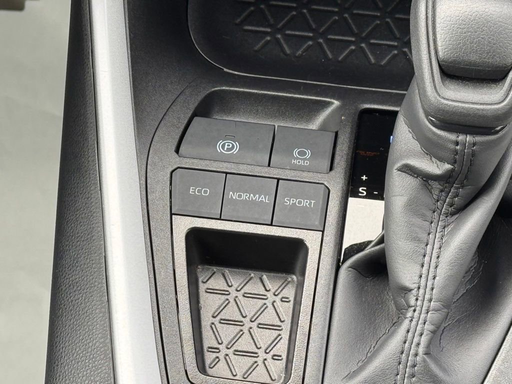 Certified 2025 Toyota RAV4 XLE image 35