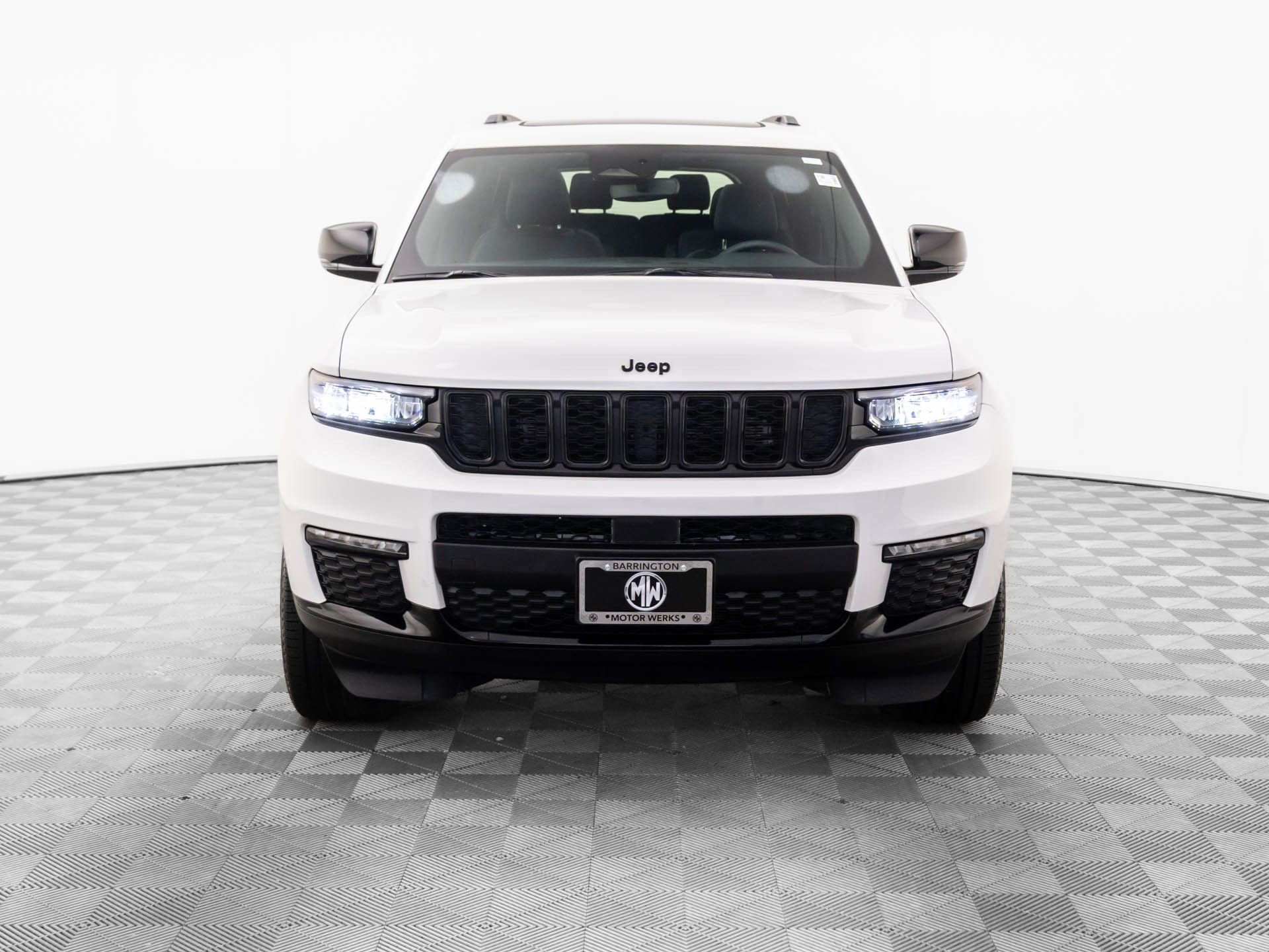 Used 2024 Jeep Grand Cherokee L Limited w/ Black Appearance Package image 9