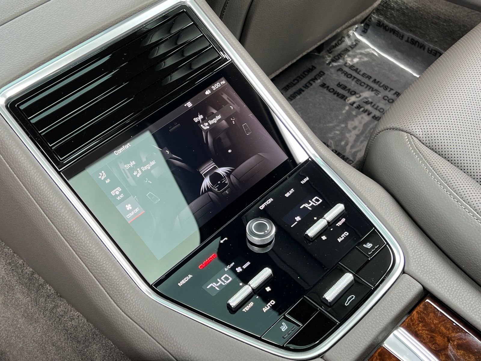 Certified 2023 Porsche Panamera 4 Platinum Edition image 17