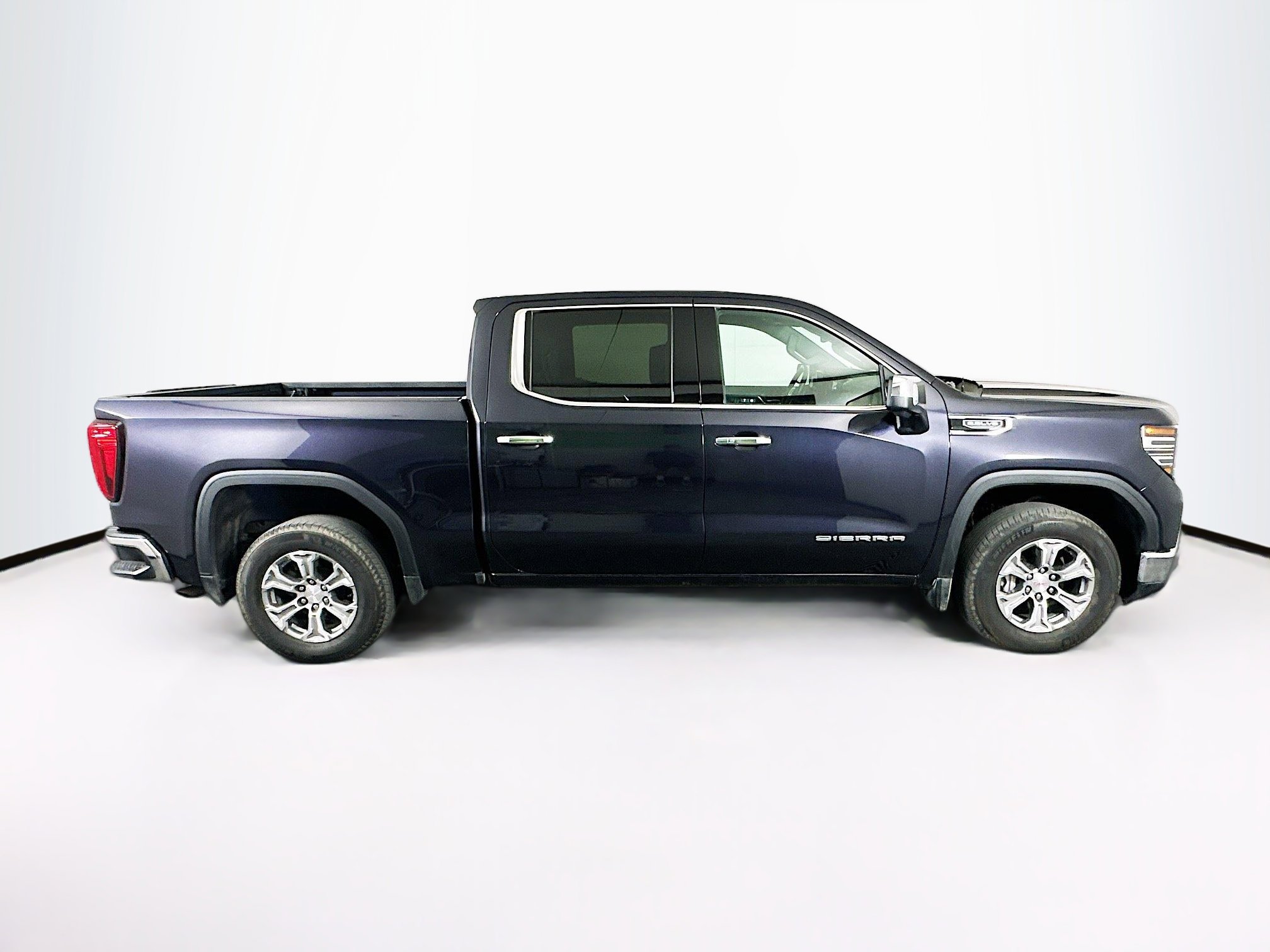 Used 2025 GMC Sierra 1500 SLT image 10