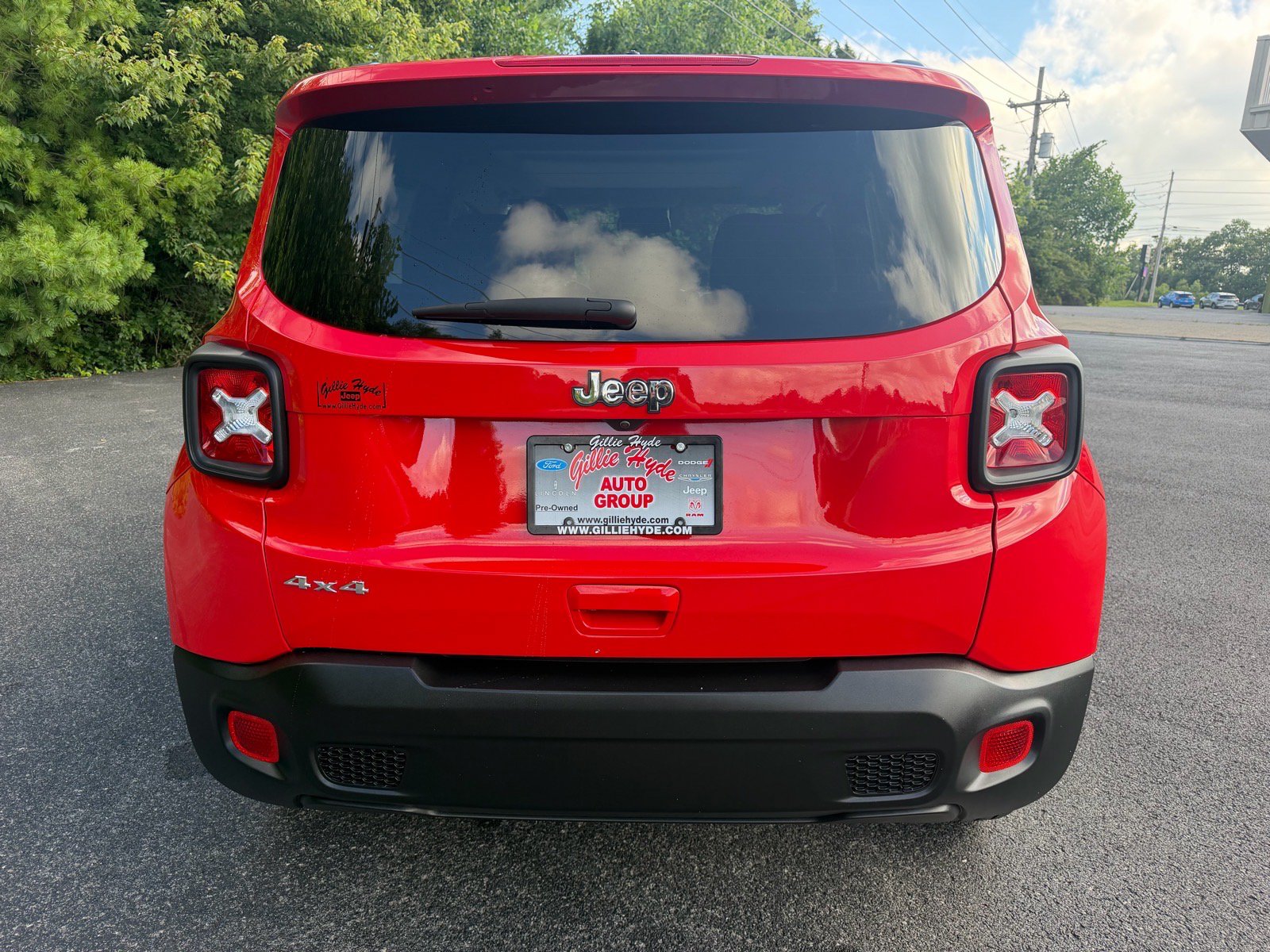 Used 2023 Jeep Renegade Latitude w/ Sun/Sound Group AWD/4WD image 13