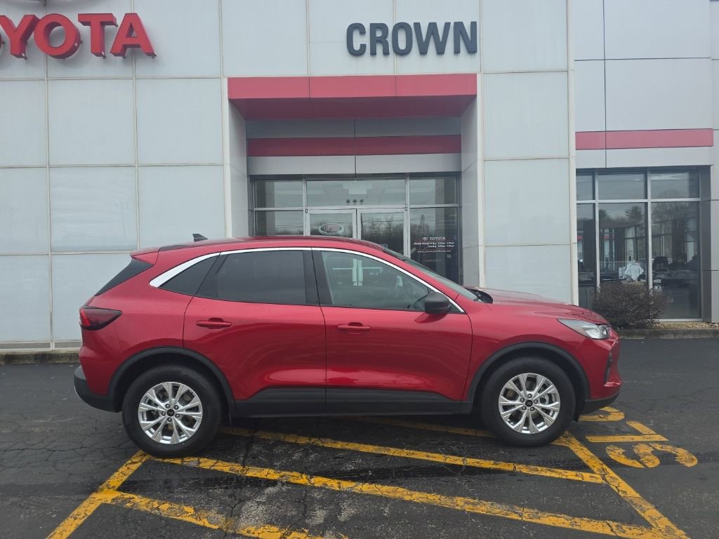 Used 2023 Ford Escape Active image 2