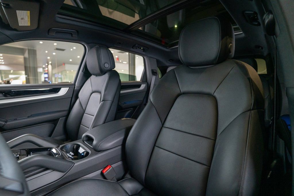 New 2025 Porsche Cayenne image 5