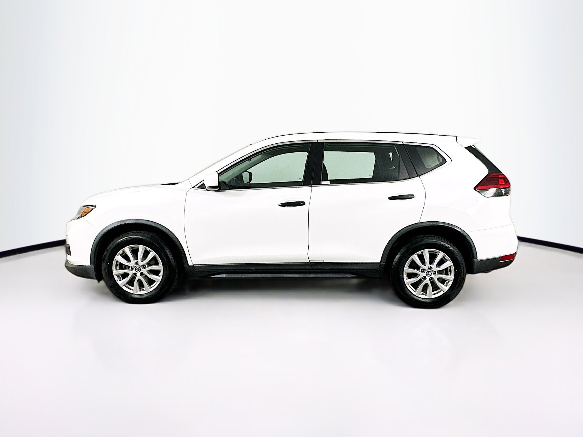 Used 2018 Nissan Rogue S image 4