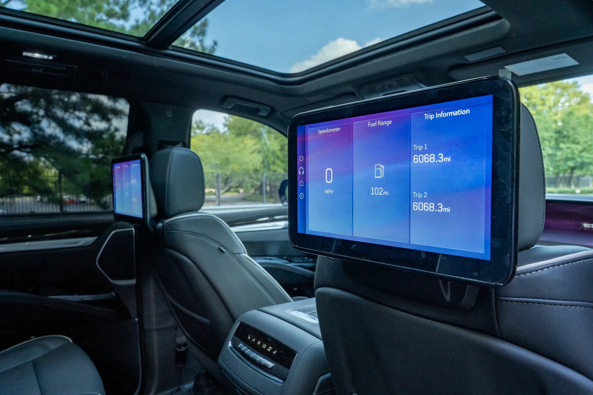 Used 2026 Cadillac Escalade Luxury w/ Touring Package AWD/4WD image 18