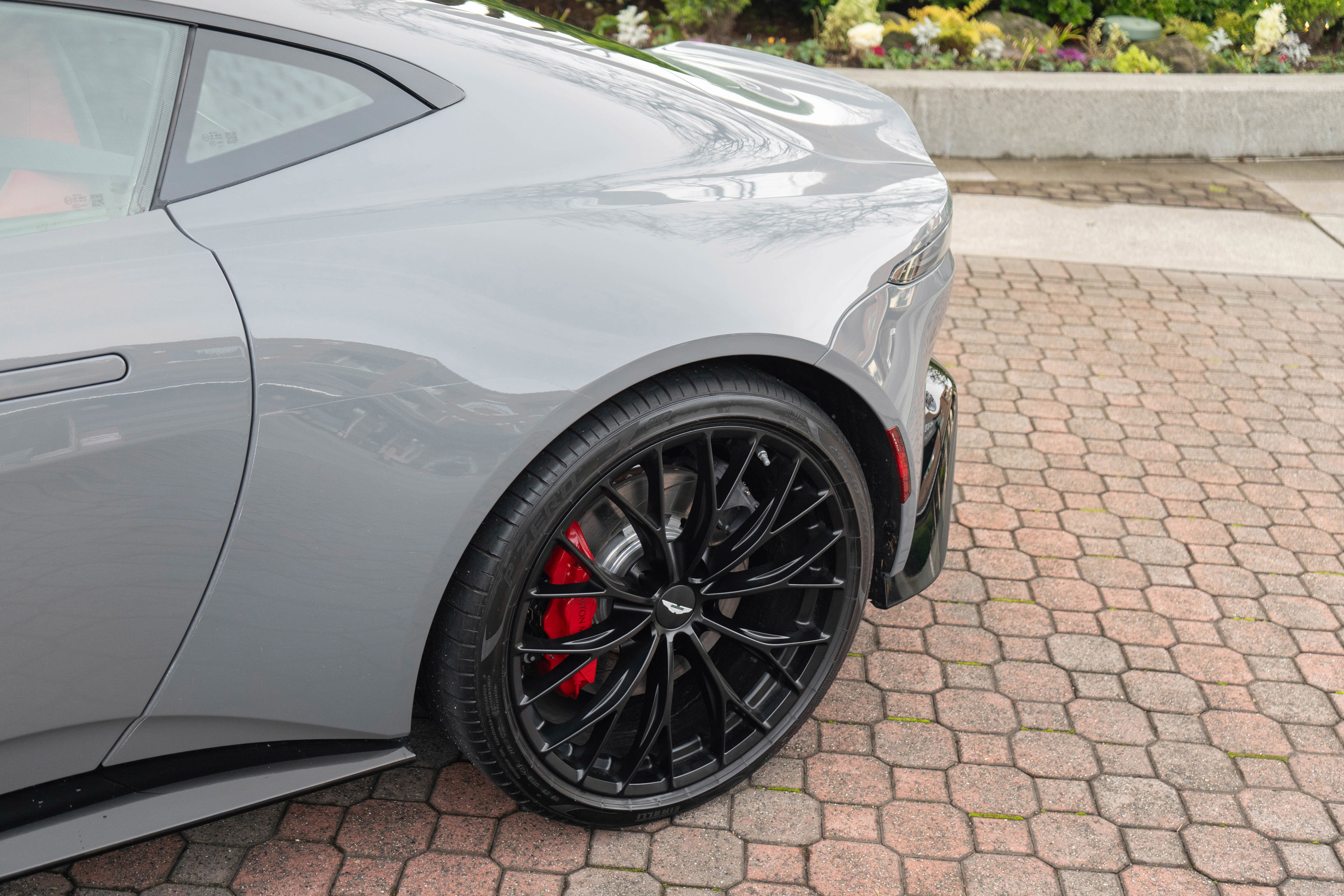 Used 2023 Aston Martin V8 Vantage Coupe image 42