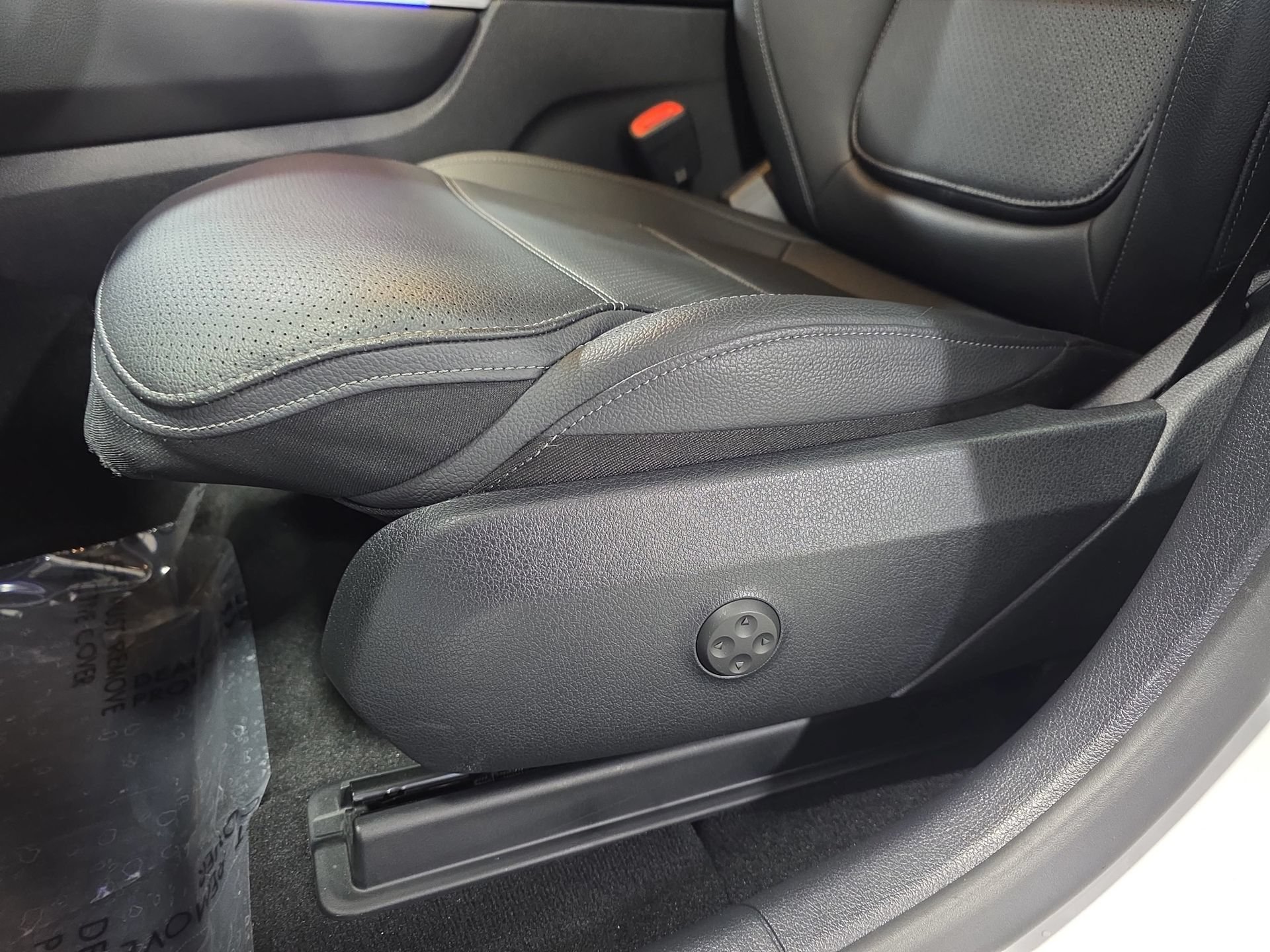 Certified 2025 Mercedes-Benz GLC 300 4MATIC image 28