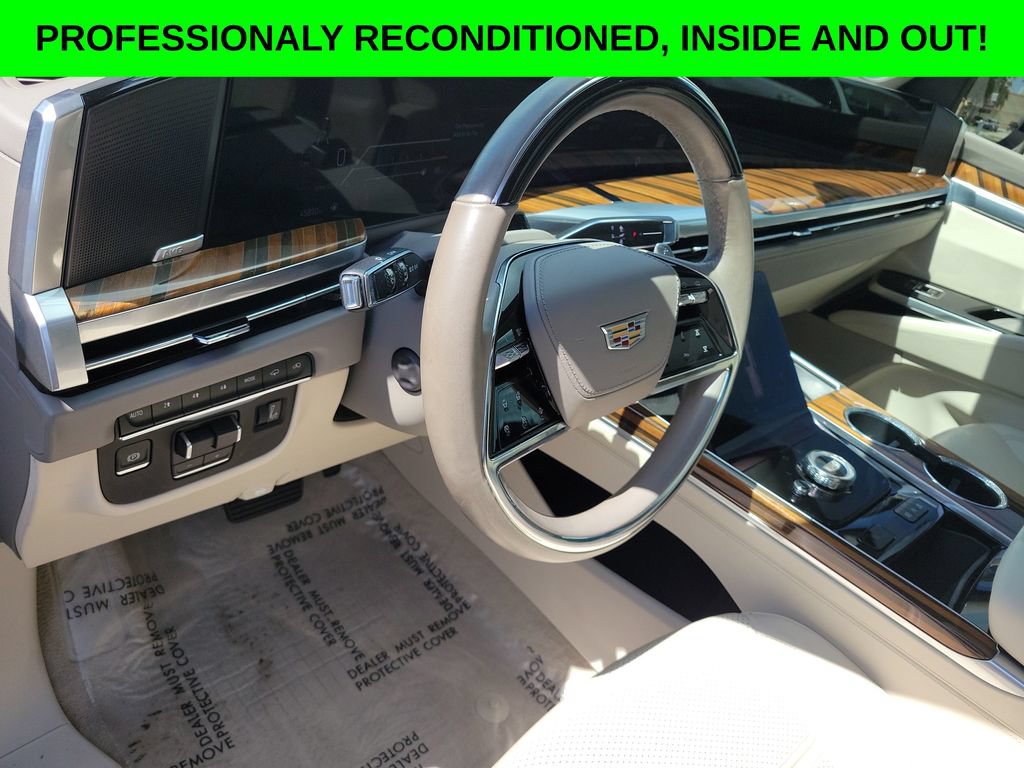 Used 2025 Cadillac Escalade ESV Sport Platinum w/ LPO, Floor Liner Package AWD/4WD image 8
