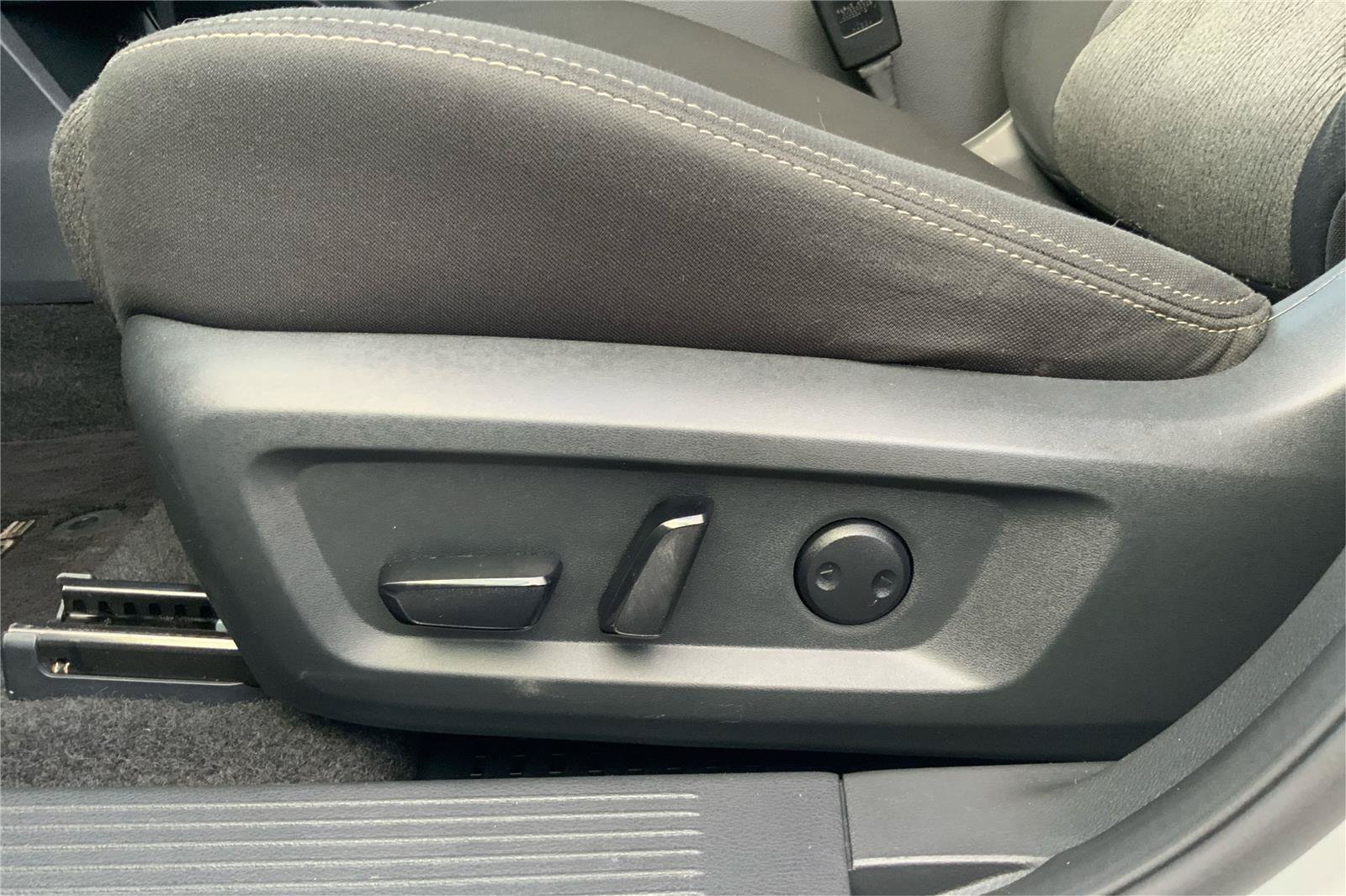 Used 2024 Nissan Rogue SV AWD/4WD image 17