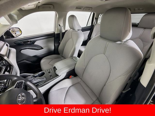 Used 2023 Toyota Highlander L image 5