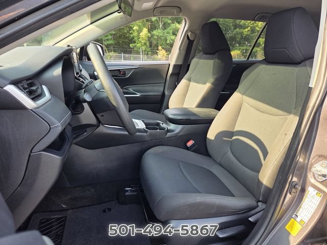Used 2021 Toyota RAV4 LE FWD image 9