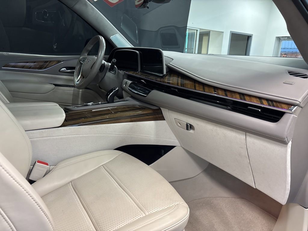 Used 2022 Cadillac Escalade ESV Premium Luxury Platinum image 9
