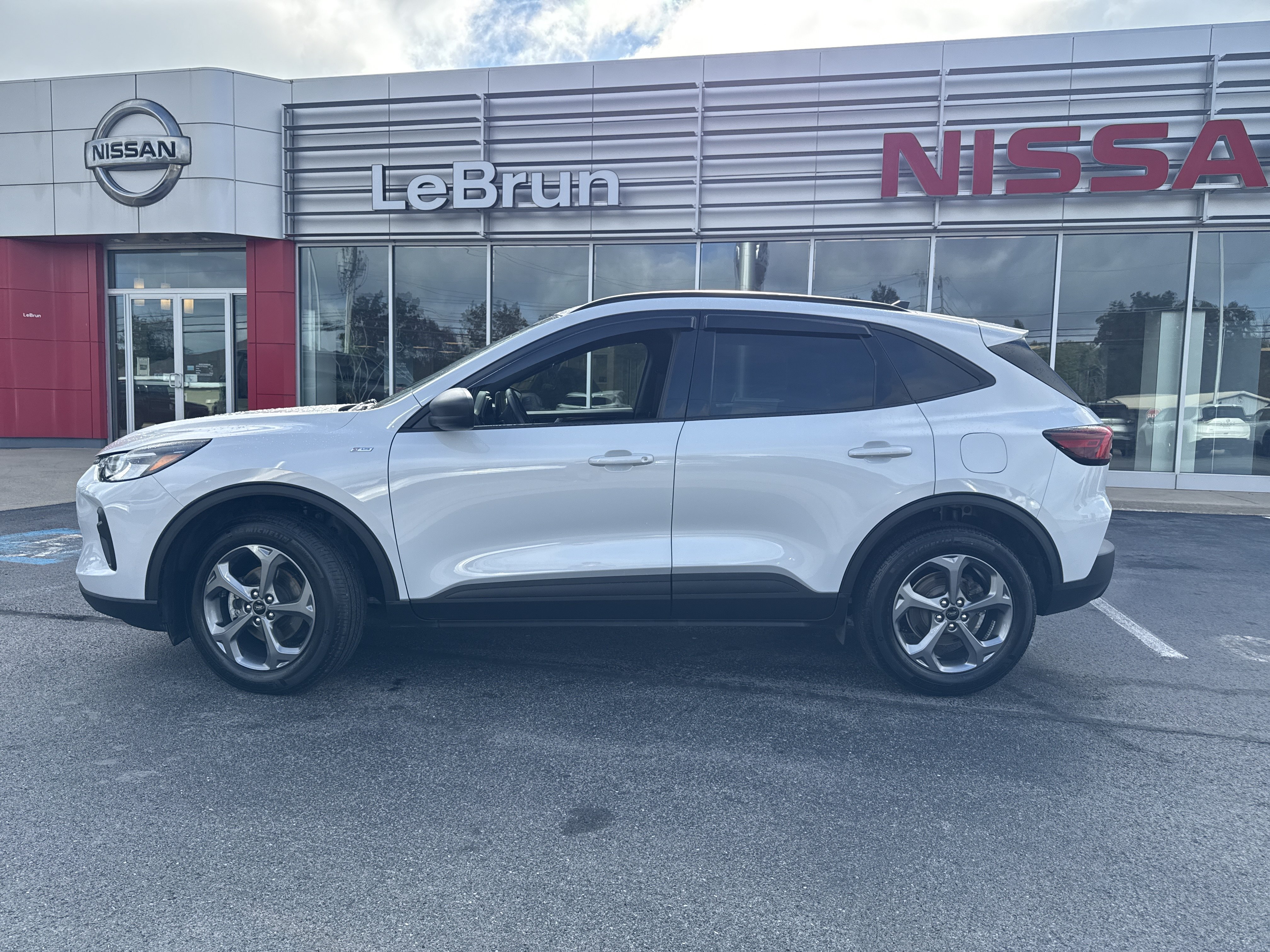 Used 2025 Ford Escape ST-Line w/ Tech Pack #1 AWD/4WD video 2