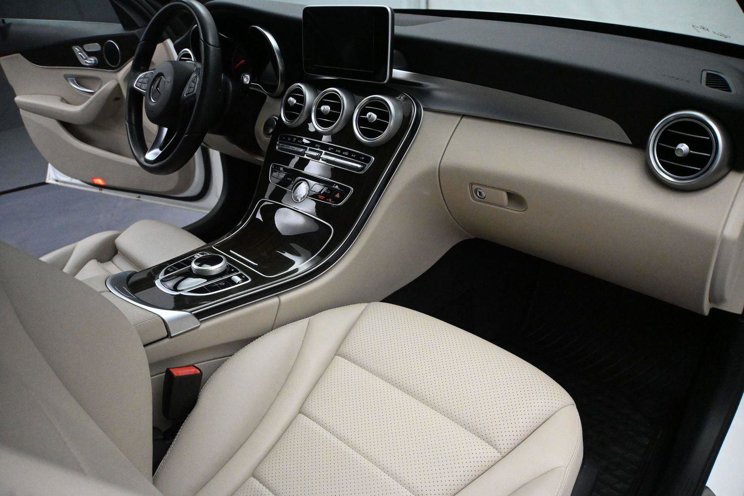 Used 2018 Mercedes-Benz C 300 4MATIC Sedan image 18
