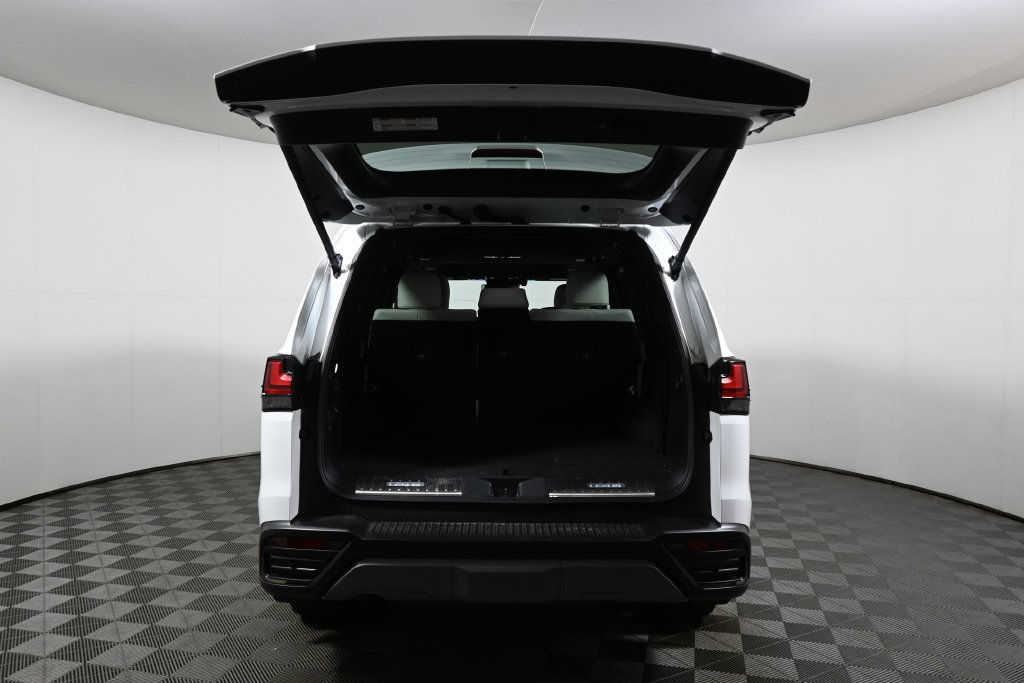 Used 2024 Lexus LX 600 4WD w/ Appearance Package image 34