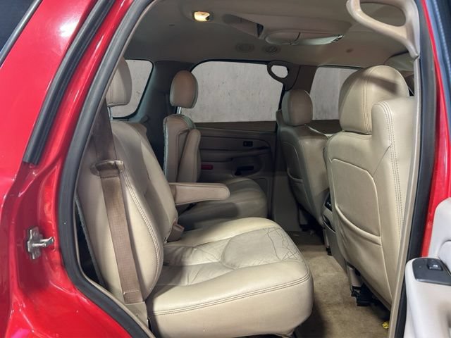 Used 2005 GMC Yukon SLT w/ SLT Preferred Equipment Group AWD/4WD image 12