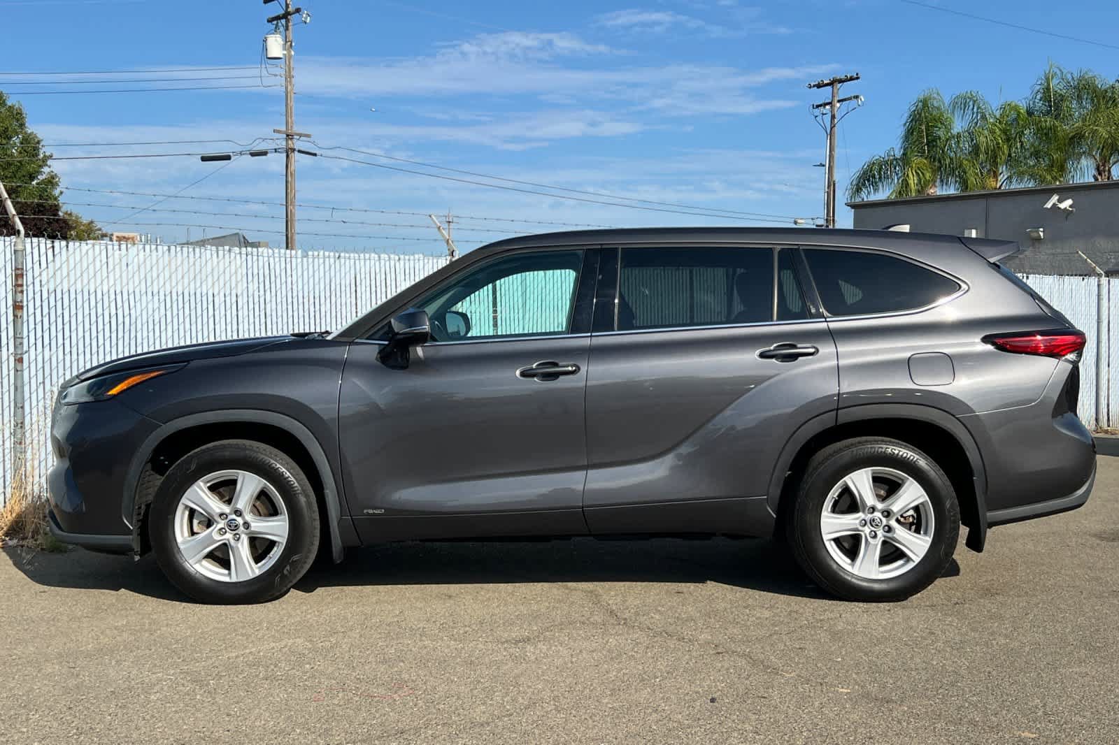 Used 2022 Toyota Highlander LE AWD/4WD video 2