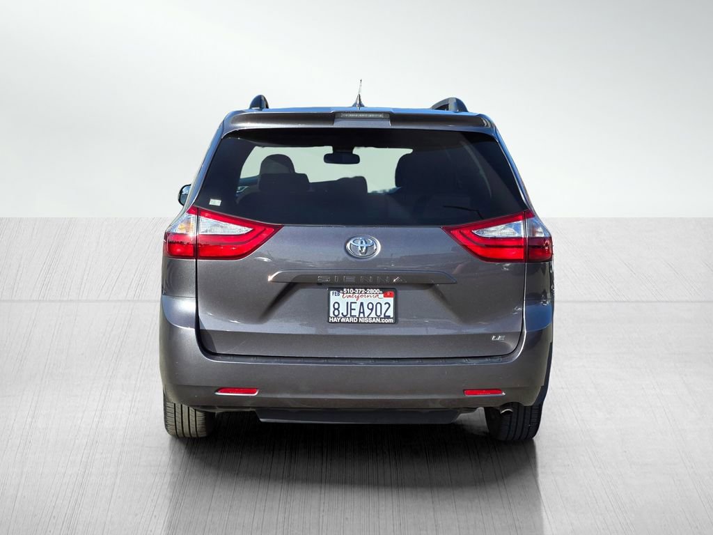 Used 2019 Toyota Sienna LE w/ Carpet Mat Package image 5