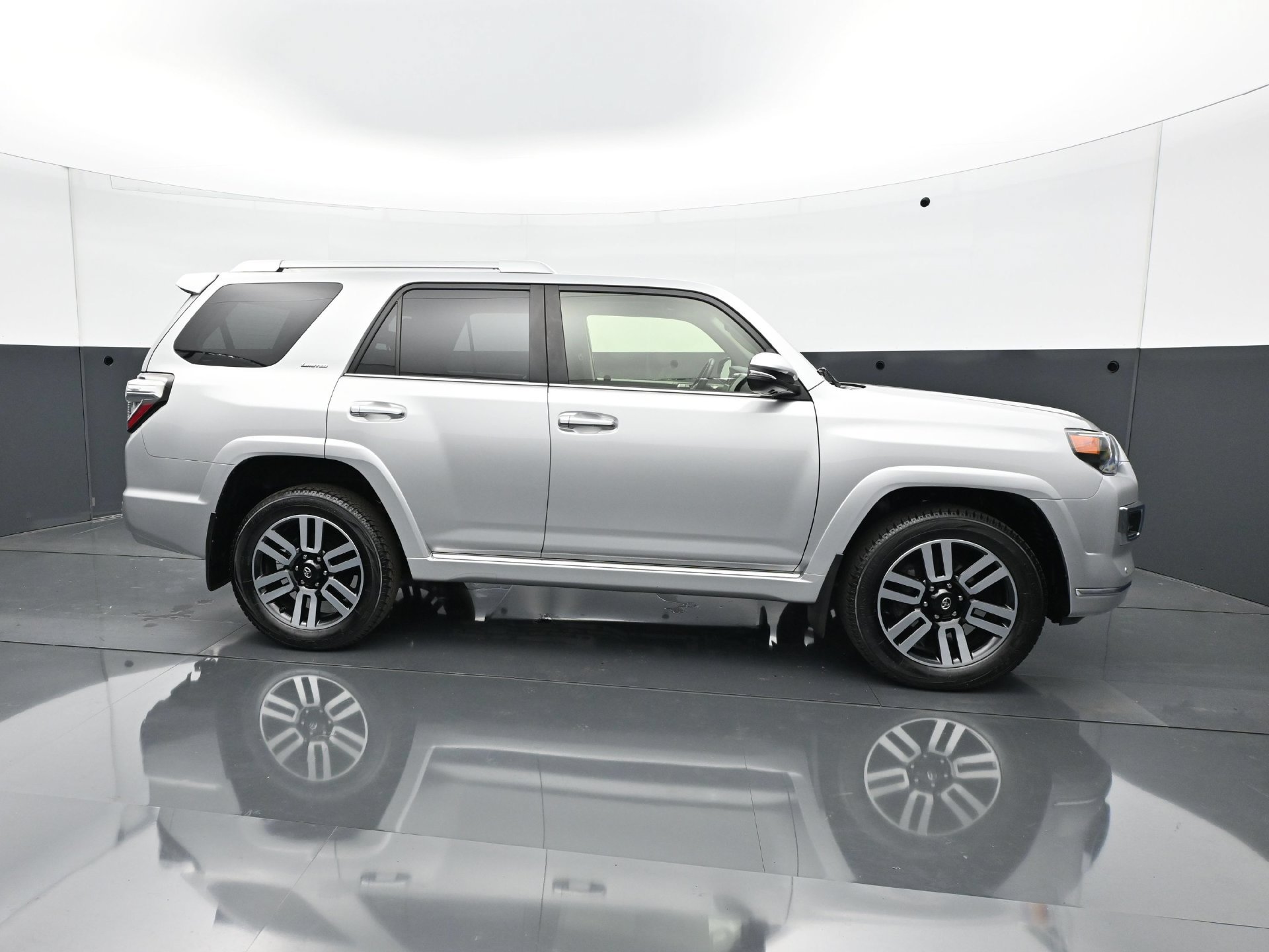 Used 2024 Toyota 4Runner Limited AWD/4WD image 8