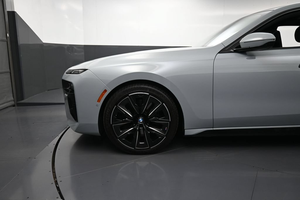 Used 2025 BMW 760i xDrive AWD/4WD image 12