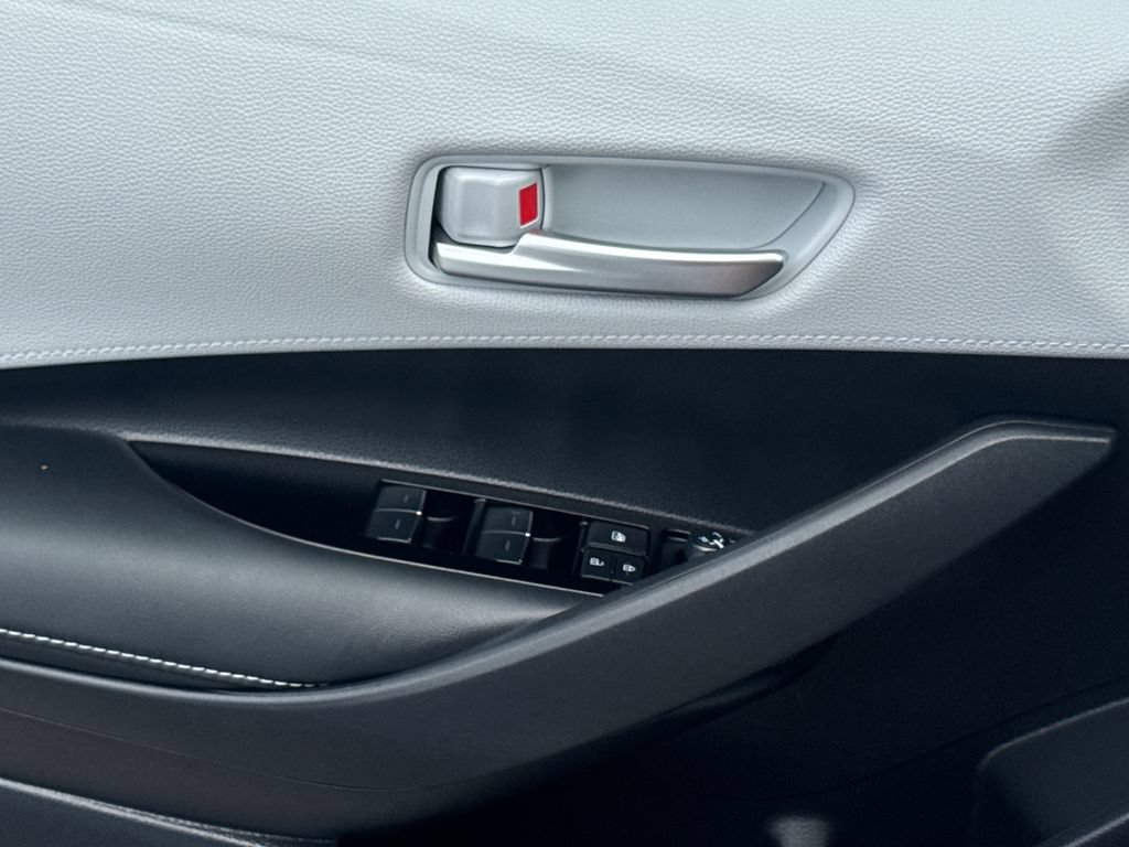 Used 2025 Toyota Corolla Hatchback FWD image 36