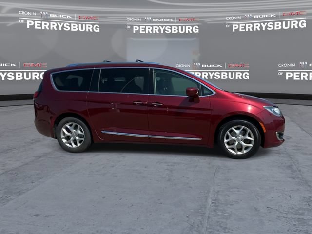 Used 2019 Chrysler Pacifica Touring-L Plus w/ Tire & Wheel Group FWD image 9