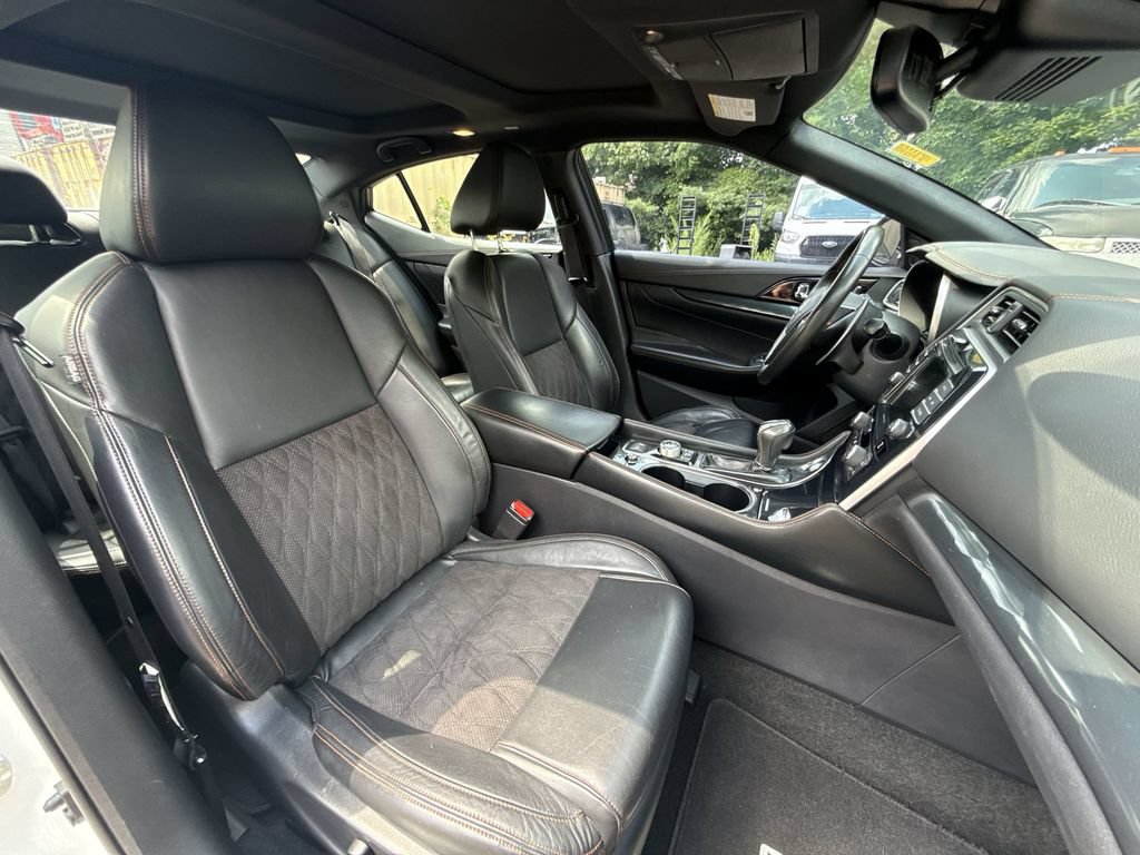Used 2020 Nissan Maxima SR w/ Sport Mat Group FWD image 25