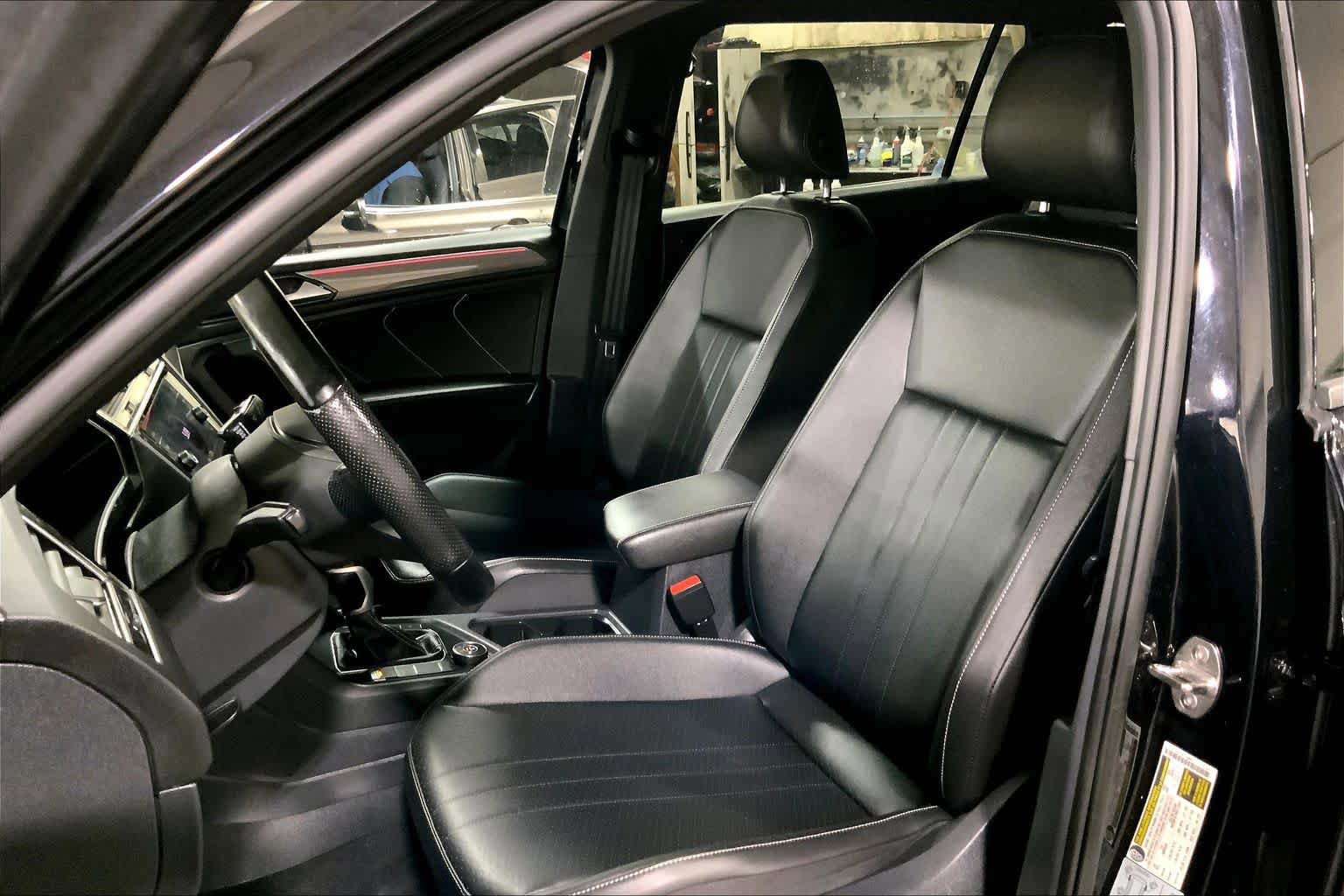 Used 2022 Volkswagen Tiguan SE R-Line image 8