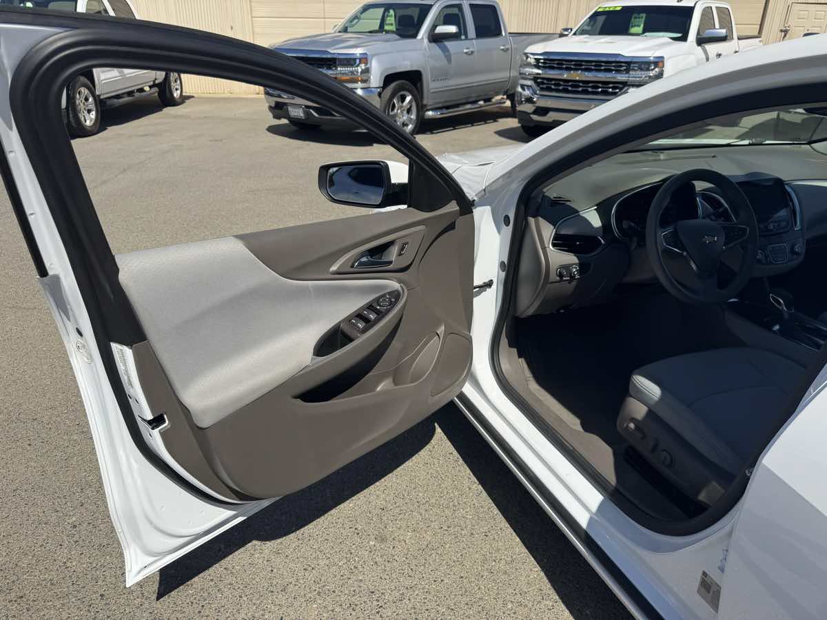 Used 2021 Chevrolet Malibu LT FWD image 20
