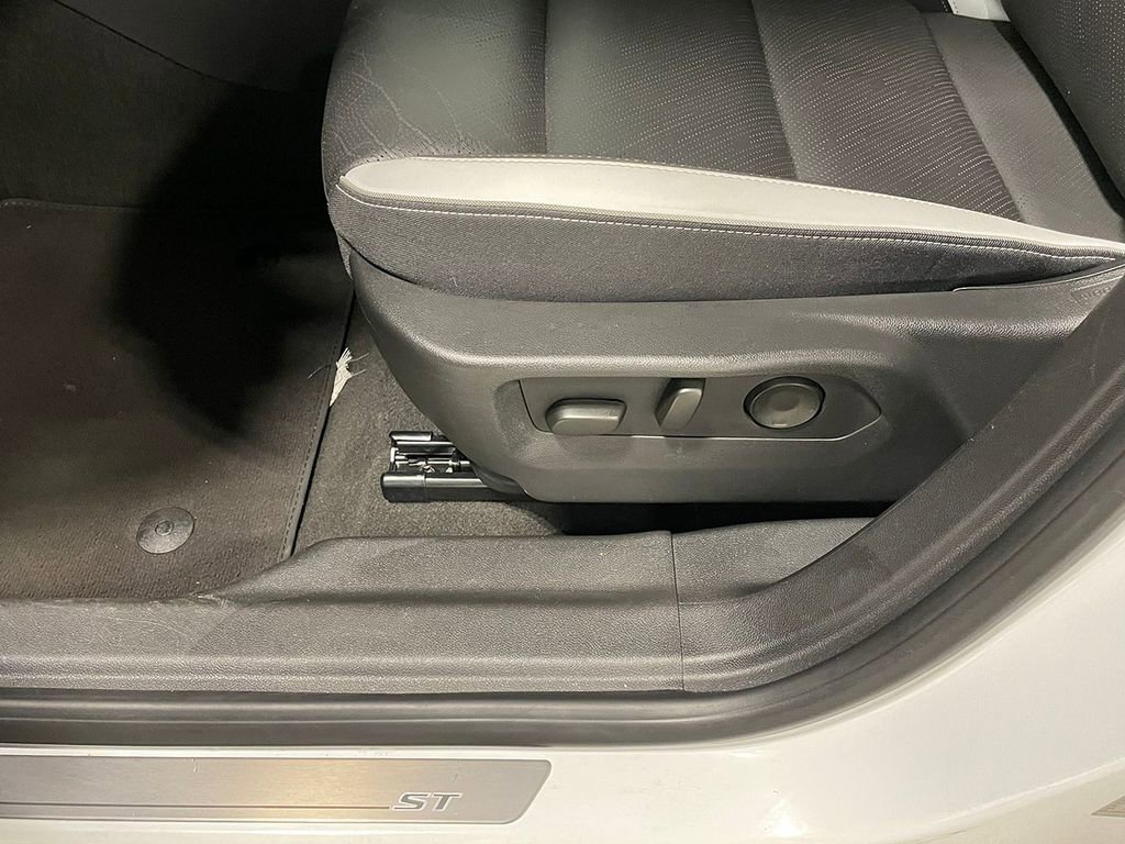 Used 2025 Buick Envision Sport Touring image 24