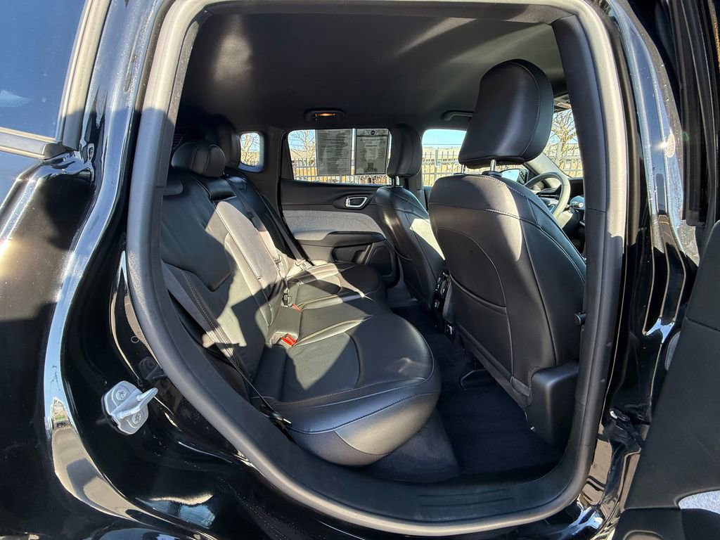 Used 2023 Jeep Compass Latitude image 15