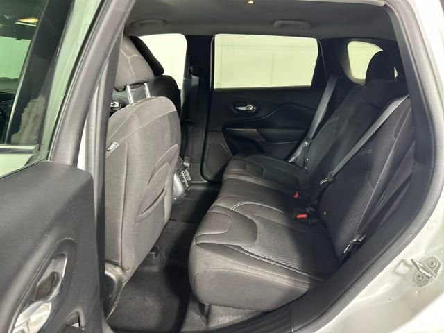 Used 2019 Jeep Cherokee Latitude w/ Cold Weather Group image 25